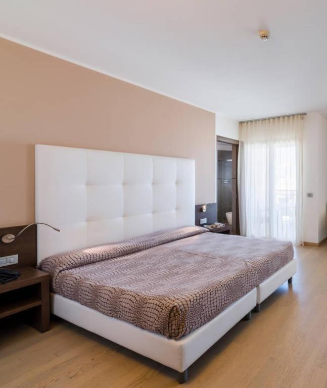 Hotel Italy Bibione Exteriör bild